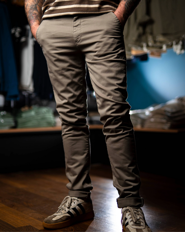 Chino Dave taupe beige - détail poche et finitions - pantalon casual élégant 1971