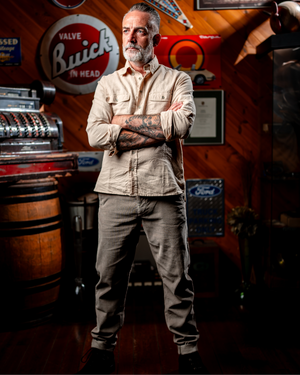 Détail poche pantalon velours Arturo taupe tissu français