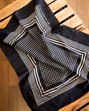 Détail texture écharpe Babette coton bleu doux premium