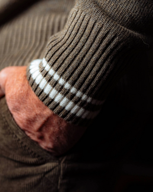 Détail col roulé pull Bary kaki chiné cachemire premium