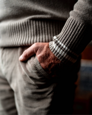 1971 Bary turtleneck sweater in light taupe cashmere - close-up texture and quality detail 