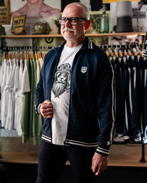 Vue face veste Bruce bleu profond style vintage sportswear