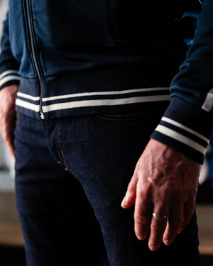Texture tissu veste Bruce bleu profond confort