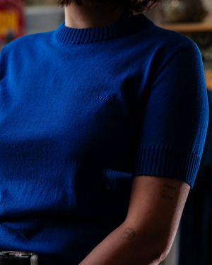 Détail col top Carla bleu china tricot italien premium