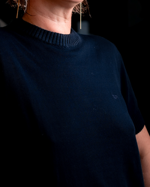 Détail col top Carla navy tricot italien premium