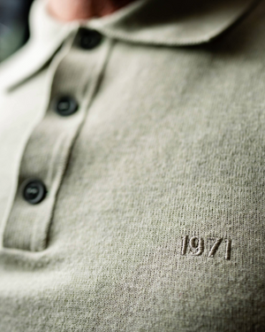 Polo Charly kaki chiné porté style vintage authentique
