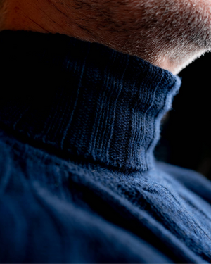 Pull Calvin navy porté style vintage authentique heritage