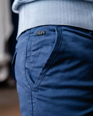 Vue arrière chino Dave bleu homme style vintage années 70