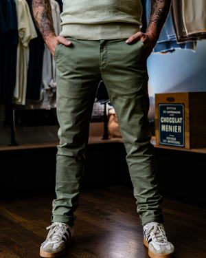 Détail finition chino Dave kaki made in Portugal tissu espagnol