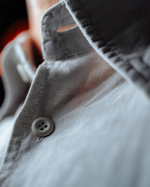 Chemise Eddy bleu clair portée look décontracté authentique