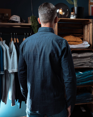 Détail poche poitrine chemise Eddy navy fabrication portugaise