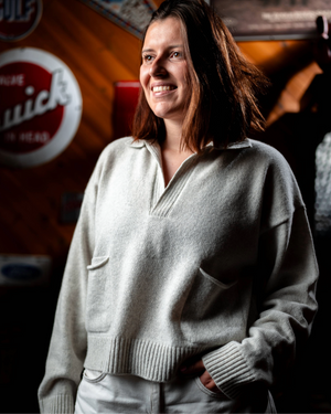 Détail col veste Georgette gris perle laine premium