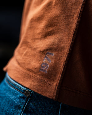 T-shirt Lewis cayenne porté look vintage authentique