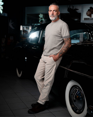 Détail col pull Orlando taupe clair tricot italien premium