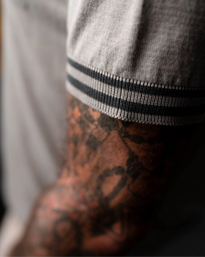 Pull Orlando taupe clair porté style vintage authentique