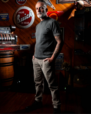 Détail col pull Orlando taupe tricot italien premium