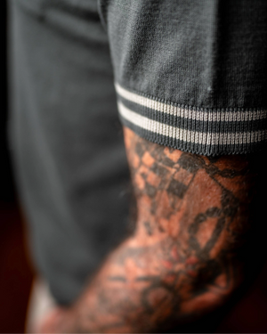 Texture tricot pull Orlando taupe laine italienne