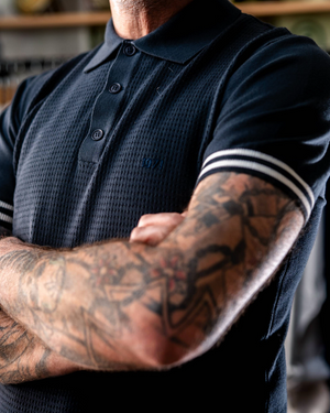 Détail col polo Paolo encre tricot italien qualité premium