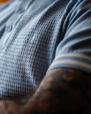 Polo Pepito bleu ciel porté look rétro authentique heritage