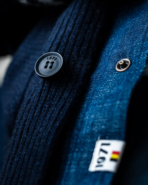 Vue latérale cardigan Pino navy laine italienne qualité