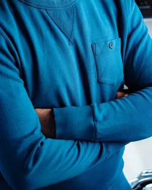 Détail poche poitrine sweatshirt Raby pétrole premium