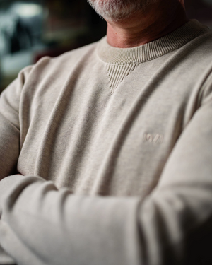 Vue latérale pull Rick écru chiné fil italien qualité