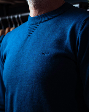 Détail col pull Rick pétrole tricot italien premium