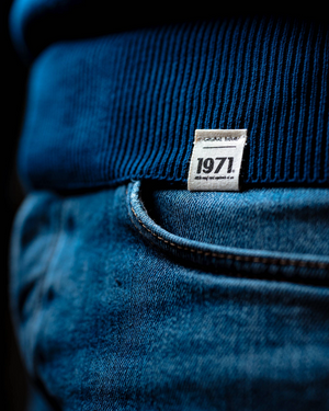 Pull Rick pétrole porté style vintage années 70 heritage