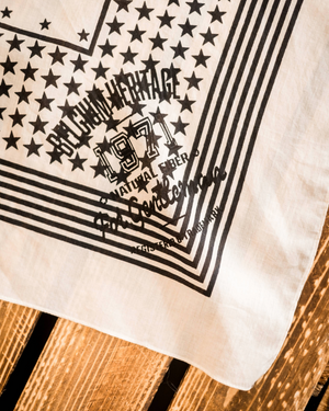 Écharpe Star écru portée style vintage authentique