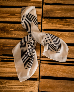 Détail finition écharpe Star écru fabrication premium