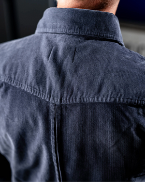 Détail bouton pression chemise Torst bleu indigo premium