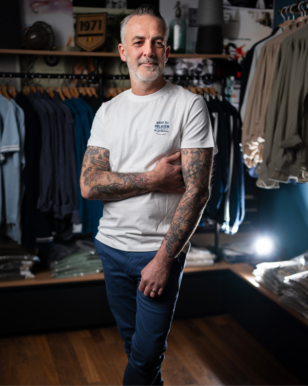 T-shirt Vince blanc homme - vue de face - coton bio premium années 70 - 1971