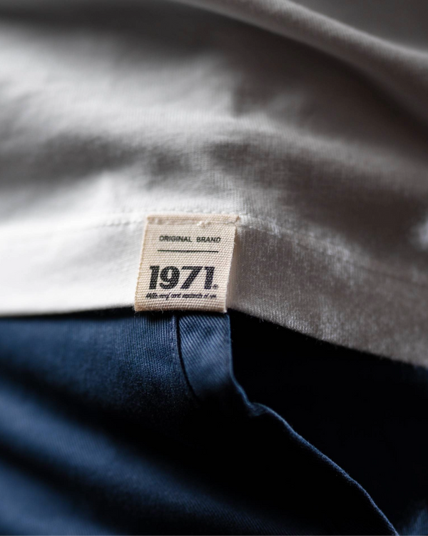 T-shirt Vince blanc manches courtes - détail texture coton - artisanat premium 1971