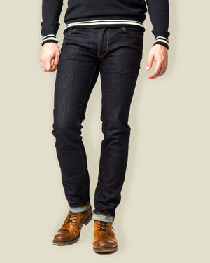 Détail couture jean Richy Raw fabrication italienne qualité premium