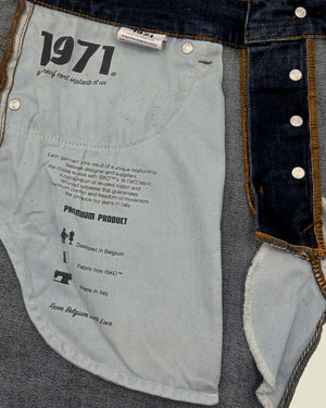 Détail bouton jean Richy Worker bleu signature 1971